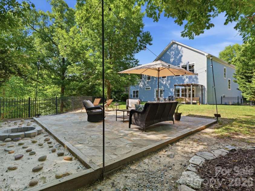 5017 Hedgebrook Lane, Waxhaw, NC 28173.  MLS# CAR4383451, YatesRealty ID 26964. 