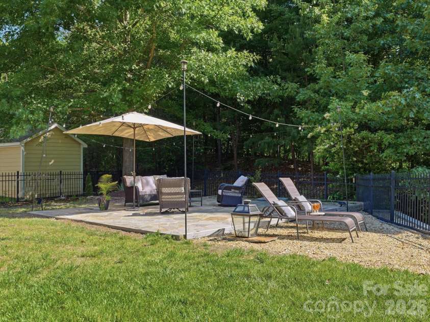 5017 Hedgebrook Lane, Waxhaw, NC 28173.  MLS# CAR4383451, YatesRealty ID 26964. 