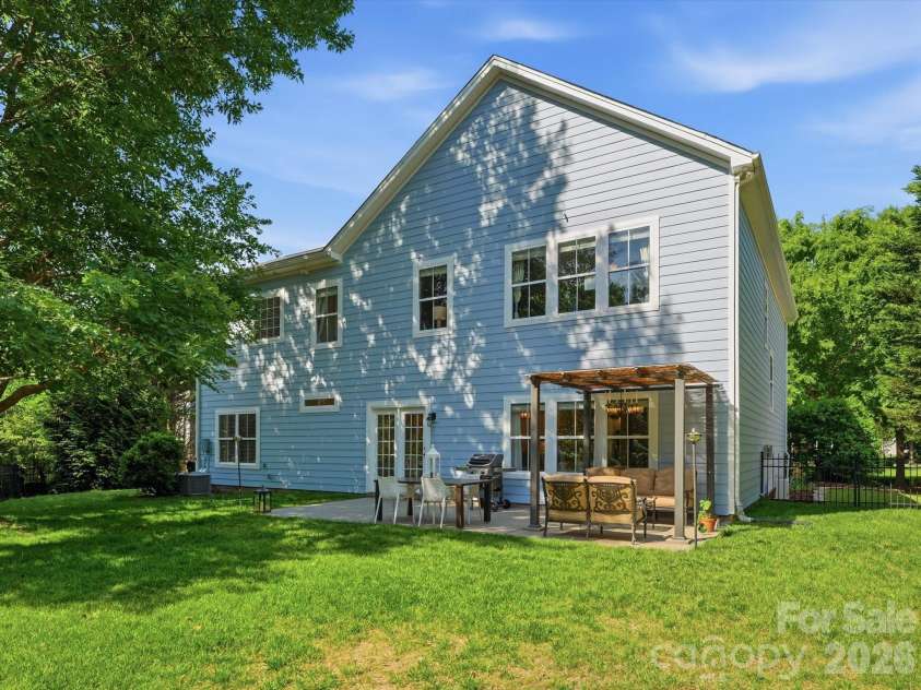 5017 Hedgebrook Lane, Waxhaw, NC 28173.  MLS# CAR4383451, YatesRealty ID 26964. 