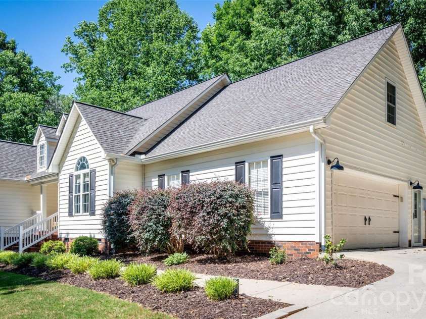 116 High Shoals Lane, Statesville, NC 28677.  MLS# CAR4383677, YatesRealty ID 26965. 