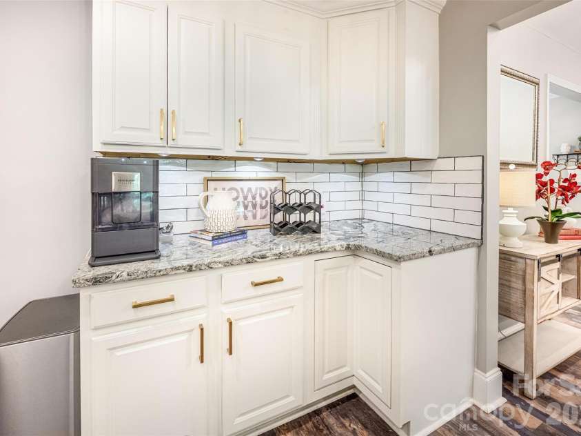 116 High Shoals Lane, Statesville, NC 28677.  MLS# CAR4383677, YatesRealty ID 26965. 