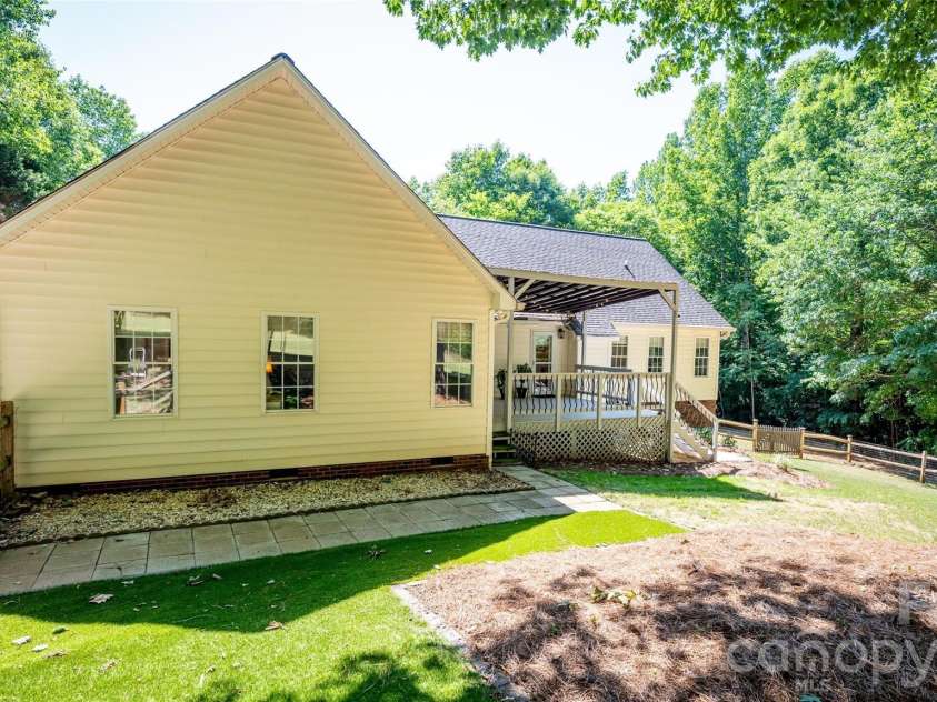 116 High Shoals Lane, Statesville, NC 28677.  MLS# CAR4383677, YatesRealty ID 26965. 