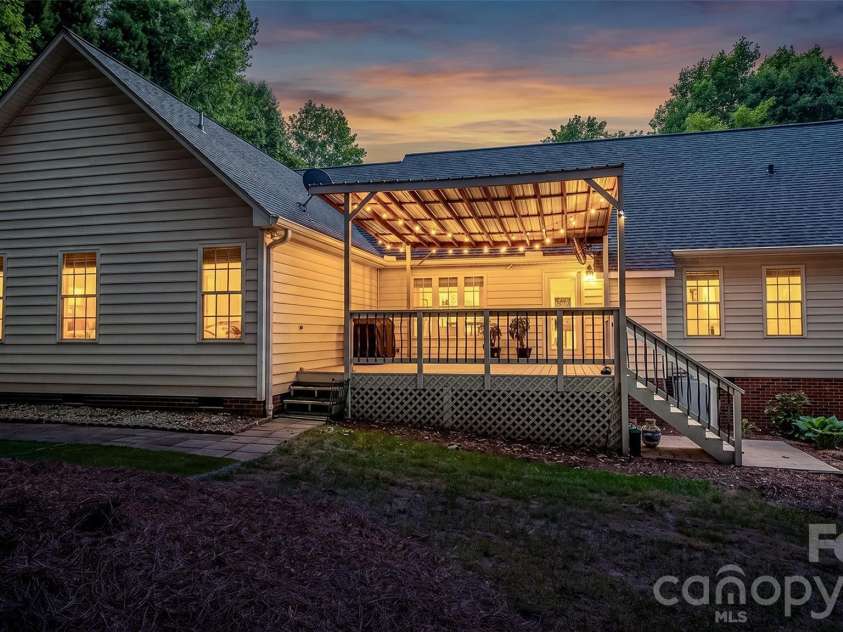 116 High Shoals Lane, Statesville, NC 28677.  MLS# CAR4383677, YatesRealty ID 26965. 