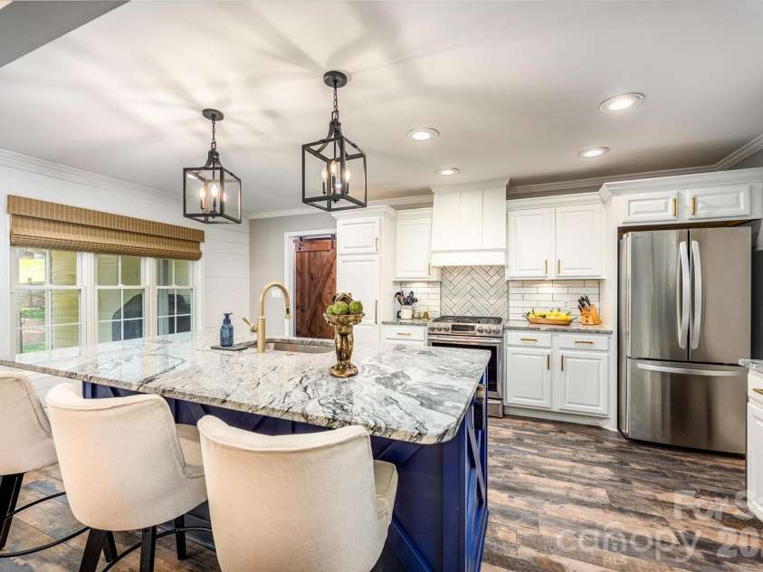 116 High Shoals Lane, Statesville, NC 28677.  MLS# CAR4383677, YatesRealty ID 26965. Kitchen is beautiful
