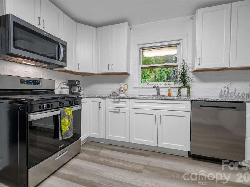 938 6th Avenue, Gastonia, NC 28054.  MLS# CAR4382687, YatesRealty ID 26966. 