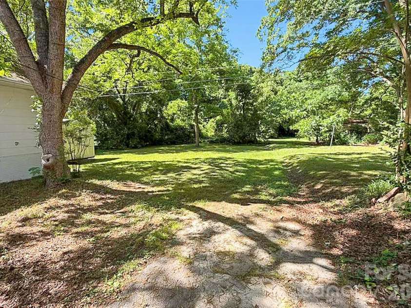 938 6th Avenue, Gastonia, NC 28054.  MLS# CAR4382687, YatesRealty ID 26966. 