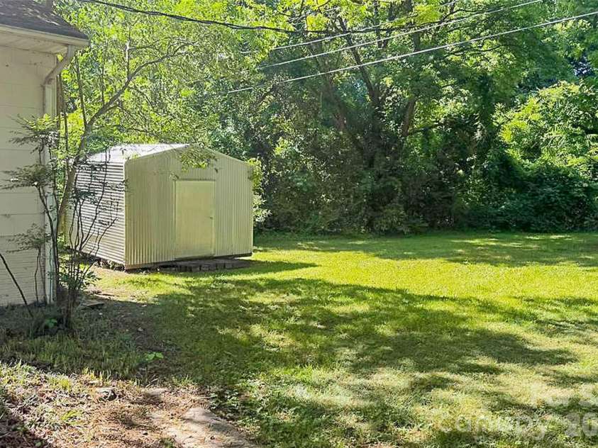 938 6th Avenue, Gastonia, NC 28054.  MLS# CAR4382687, YatesRealty ID 26966. 