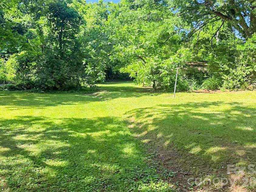 938 6th Avenue, Gastonia, NC 28054.  MLS# CAR4382687, YatesRealty ID 26966. 
