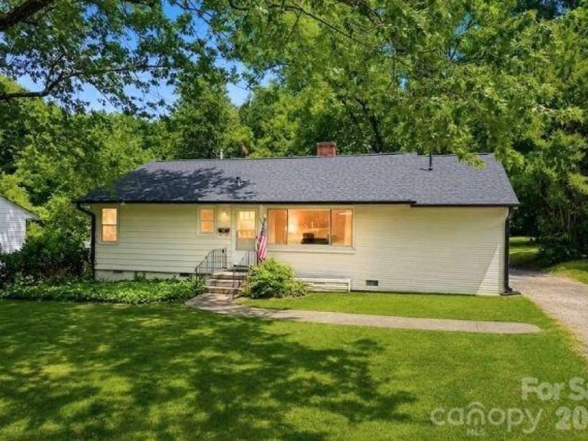 938 6th Avenue, Gastonia, NC 28054.  MLS# CAR4382687, YatesRealty ID 26966. 