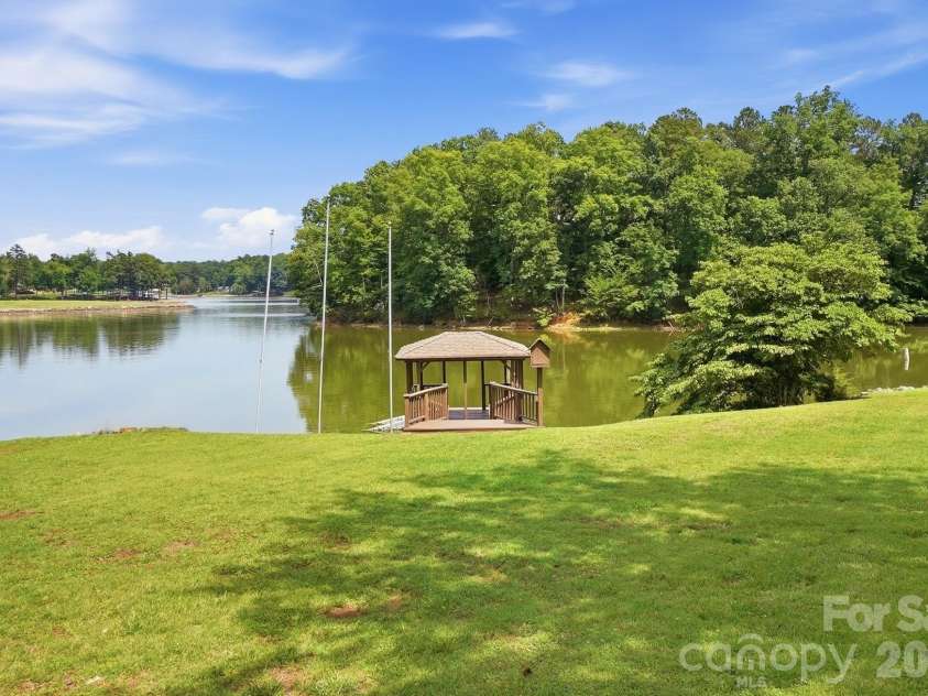 204 Bay Shore Drive, Belmont, NC 28012.  MLS# CAR4378235, YatesRealty ID 26967. 