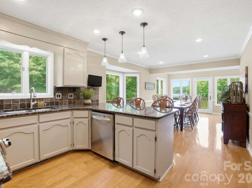 204 Bay Shore Drive, Belmont, NC 28012.  MLS# CAR4378235, YatesRealty ID 26967. 