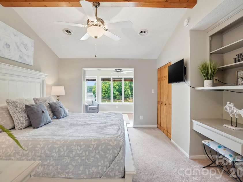 204 Bay Shore Drive, Belmont, NC 28012.  MLS# CAR4378235, YatesRealty ID 26967. 