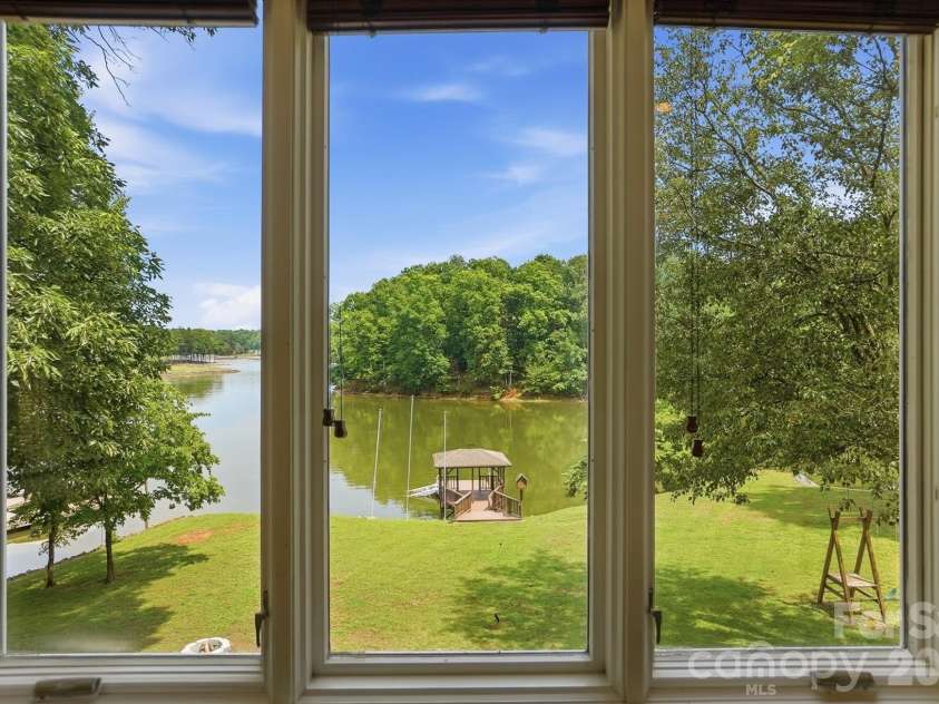 204 Bay Shore Drive, Belmont, NC 28012.  MLS# CAR4378235, YatesRealty ID 26967. 