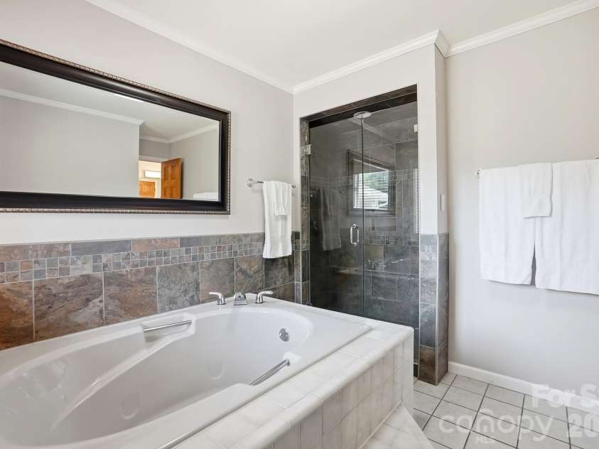 204 Bay Shore Drive, Belmont, NC 28012.  MLS# CAR4378235, YatesRealty ID 26967. 