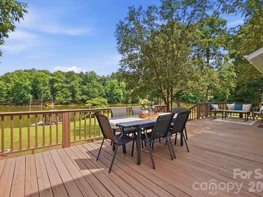 204 Bay Shore Drive, Belmont, NC 28012.  MLS# CAR4378235, YatesRealty ID 26967. 