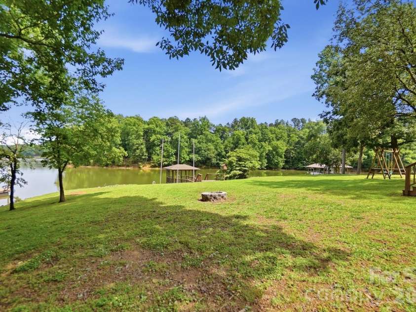 204 Bay Shore Drive, Belmont, NC 28012.  MLS# CAR4378235, YatesRealty ID 26967. 