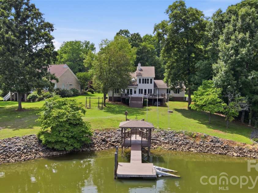 204 Bay Shore Drive, Belmont, NC 28012.  MLS# CAR4378235, YatesRealty ID 26967. 