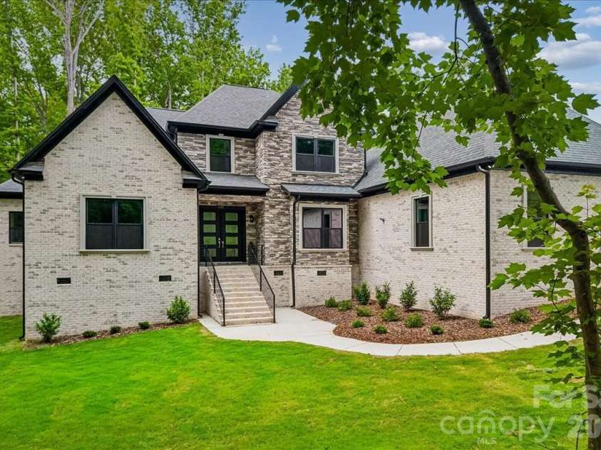 641 Cottonfield Circle, Waxhaw, NC 28173.  MLS# CAR4386937, YatesRealty ID 26968. 