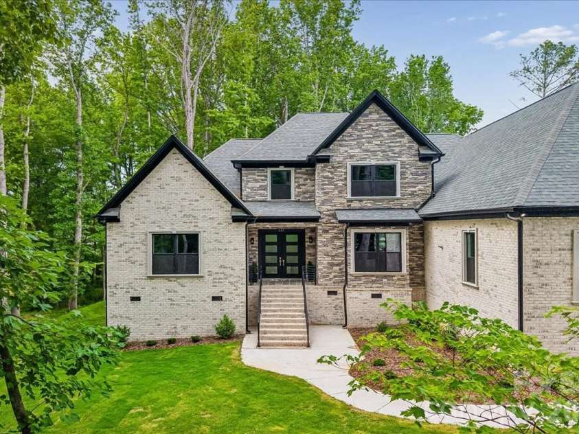 641 Cottonfield Circle, Waxhaw, NC 28173.  MLS# CAR4386937, YatesRealty ID 26968. 