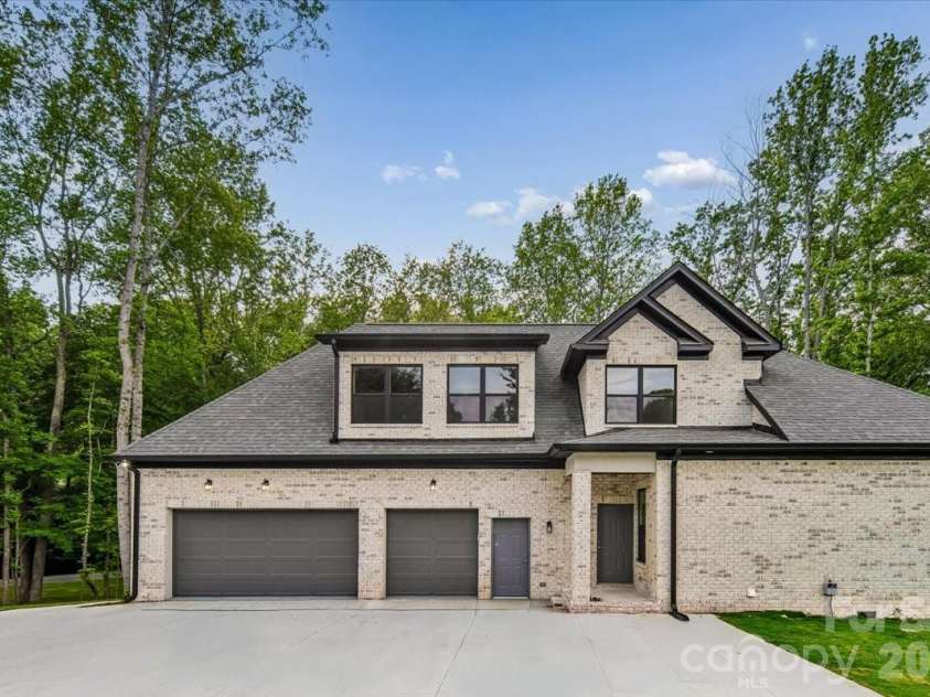 641 Cottonfield Circle, Waxhaw, NC 28173.  MLS# CAR4386937, YatesRealty ID 26968. 