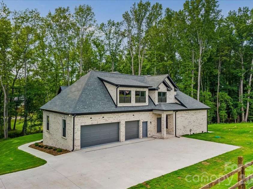 641 Cottonfield Circle, Waxhaw, NC 28173.  MLS# CAR4386937, YatesRealty ID 26968. 