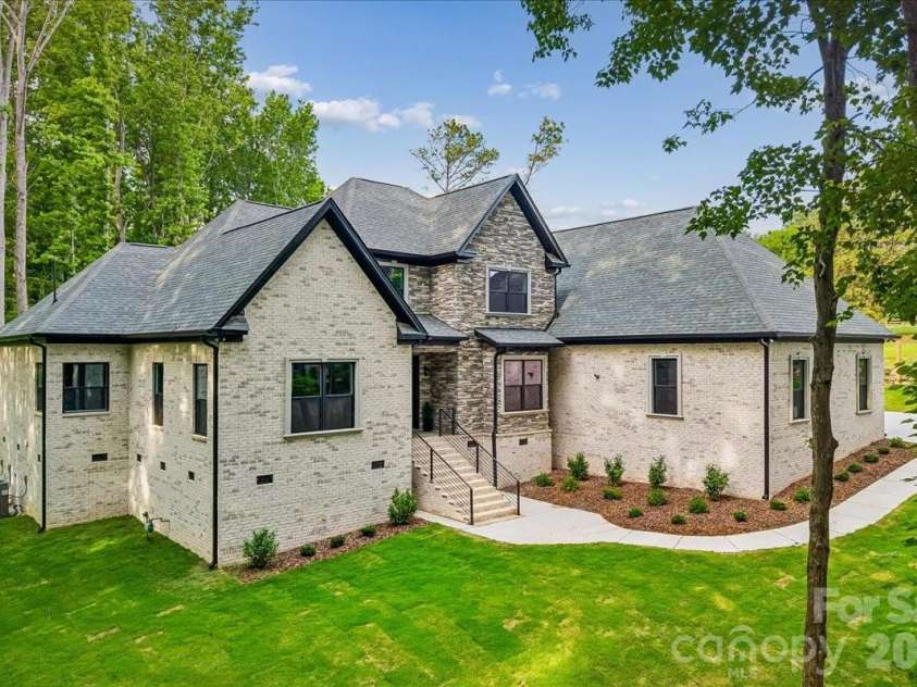 641 Cottonfield Circle, Waxhaw, NC 28173.  MLS# CAR4386937, YatesRealty ID 26968. 