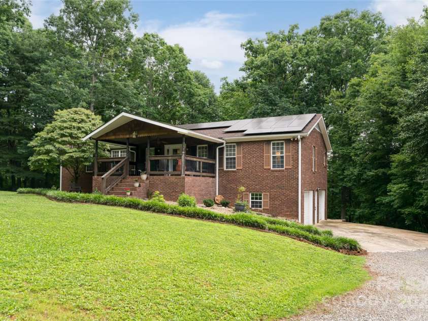 128 Oak Trails Pass, Leicester, NC 28748.  MLS# CAR4282442, YatesRealty ID 26969. 
