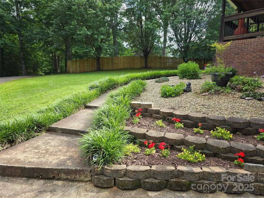 128 Oak Trails Pass, Leicester, NC 28748.  MLS# CAR4282442, YatesRealty ID 26969. 