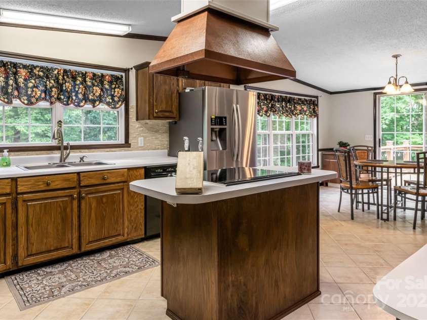 128 Oak Trails Pass, Leicester, NC 28748.  MLS# CAR4282442, YatesRealty ID 26969. 