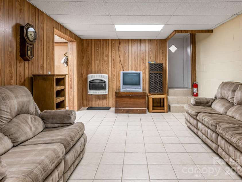 128 Oak Trails Pass, Leicester, NC 28748.  MLS# CAR4282442, YatesRealty ID 26969. 