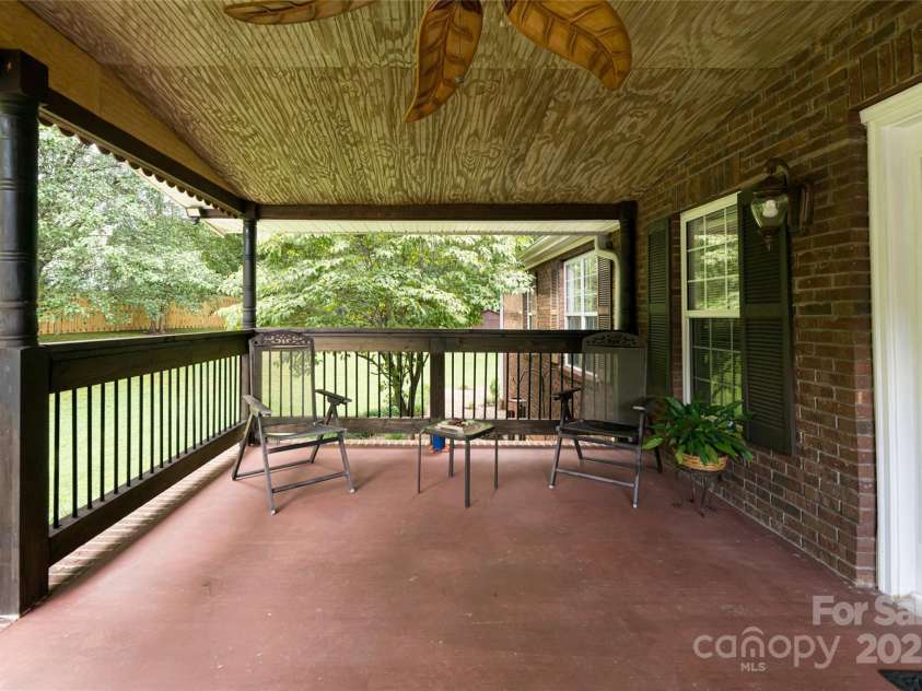 128 Oak Trails Pass, Leicester, NC 28748.  MLS# CAR4282442, YatesRealty ID 26969. 