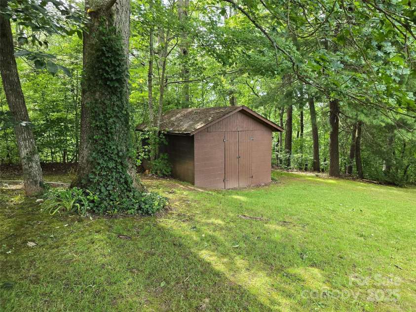 128 Oak Trails Pass, Leicester, NC 28748.  MLS# CAR4282442, YatesRealty ID 26969. Well house / storage ched