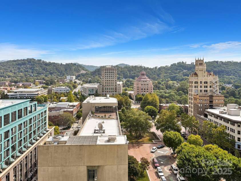 7 Patton Avenue, Asheville, NC 28801.  MLS# CAR4302588, YatesRealty ID 2697. 