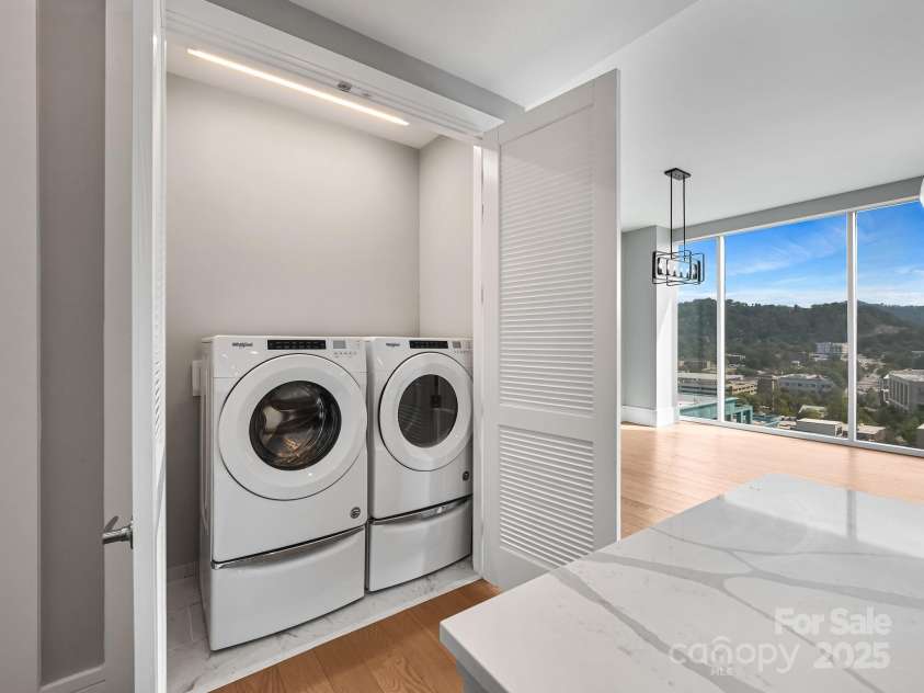 7 Patton Avenue, Asheville, NC 28801.  MLS# CAR4302588, YatesRealty ID 2697. Laundry