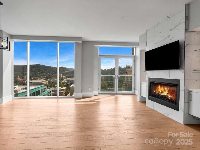 7 Patton Avenue, Asheville, NC 28801.  MLS# CAR4302588, YatesRealty ID 2697. Living area