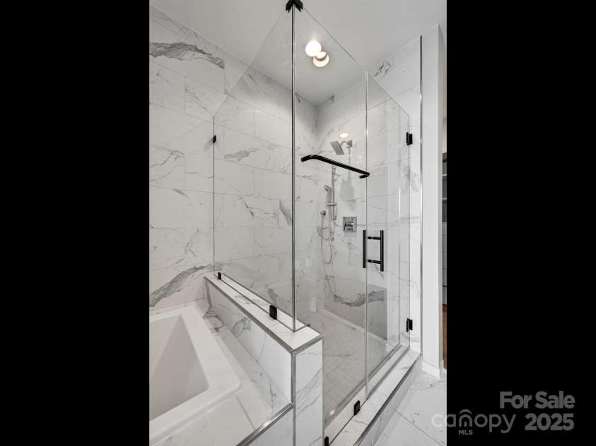7 Patton Avenue, Asheville, NC 28801.  MLS# CAR4302588, YatesRealty ID 2697. Walk-in shower