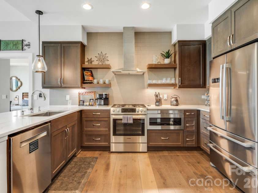 7 Patton Avenue, Asheville, NC 28801.  MLS# CAR4384767, YatesRealty ID 2697. 
