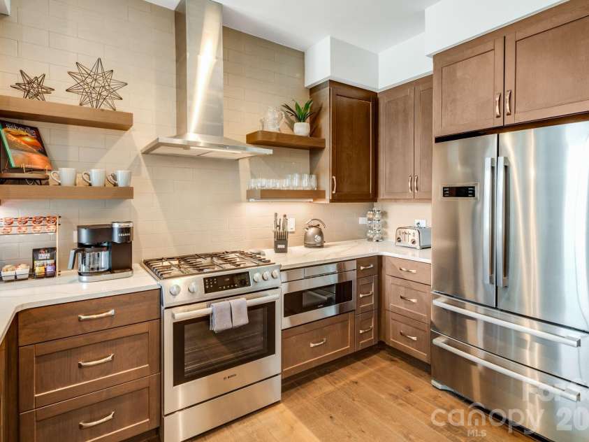 7 Patton Avenue, Asheville, NC 28801.  MLS# CAR4384767, YatesRealty ID 2697. 