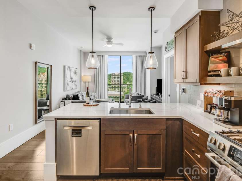7 Patton Avenue, Asheville, NC 28801.  MLS# CAR4384767, YatesRealty ID 2697. 