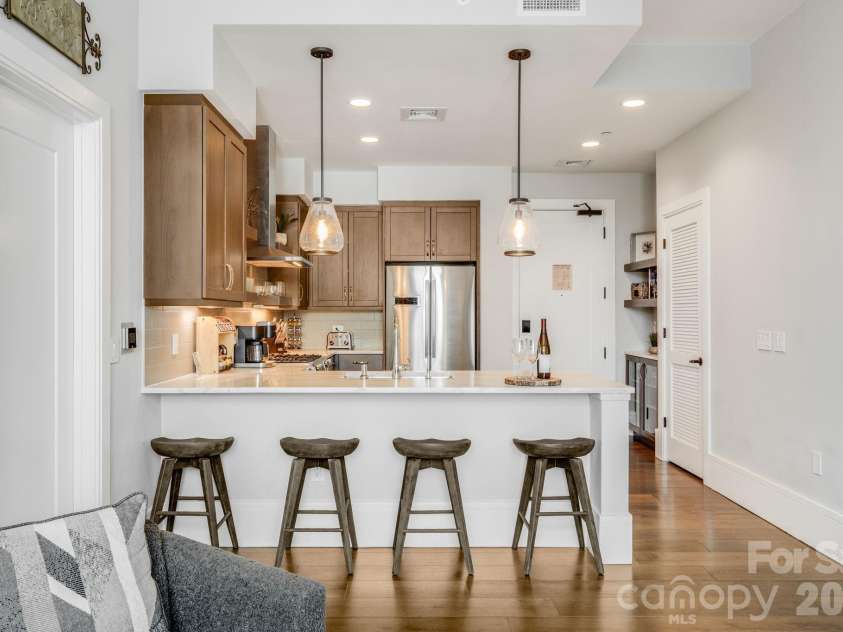 7 Patton Avenue, Asheville, NC 28801.  MLS# CAR4384767, YatesRealty ID 2697. 