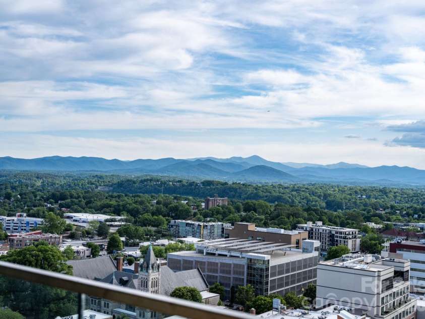7 Patton Avenue, Asheville, NC 28801.  MLS# CAR4403262, YatesRealty ID 2697. 