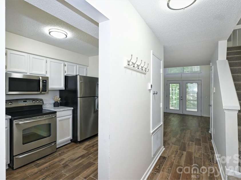 3131 Heathstead Place, Charlotte, NC 28210.  MLS# CAR4384029, YatesRealty ID 26970. 