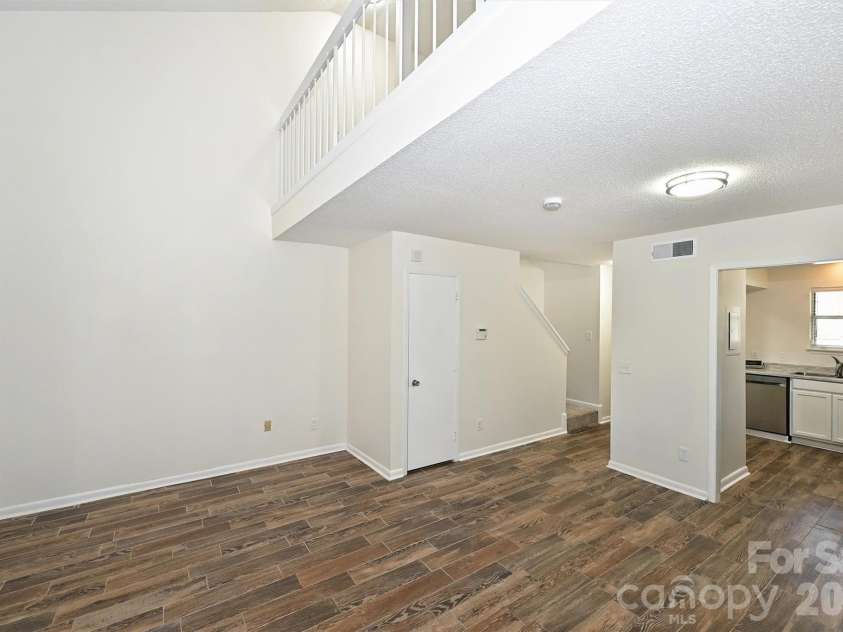 3131 Heathstead Place, Charlotte, NC 28210.  MLS# CAR4384029, YatesRealty ID 26970. 
