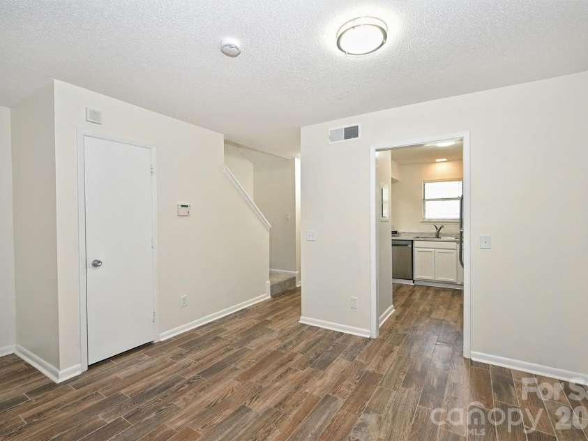 3131 Heathstead Place, Charlotte, NC 28210.  MLS# CAR4384029, YatesRealty ID 26970. 