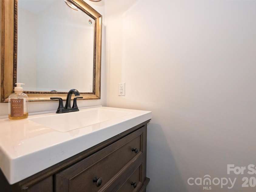 3131 Heathstead Place, Charlotte, NC 28210.  MLS# CAR4384029, YatesRealty ID 26970. 