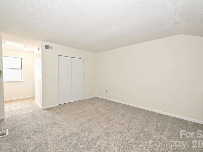 3131 Heathstead Place, Charlotte, NC 28210.  MLS# CAR4384029, YatesRealty ID 26970. 