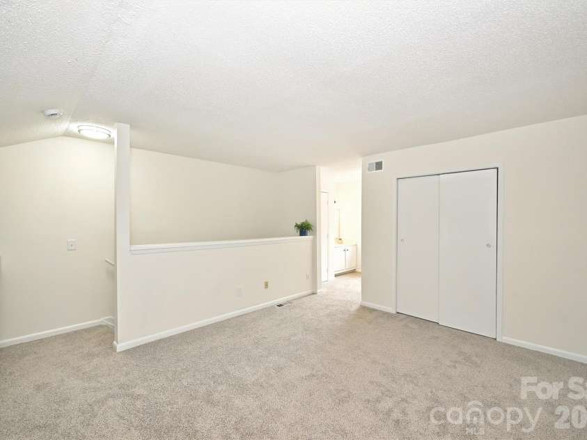 3131 Heathstead Place, Charlotte, NC 28210.  MLS# CAR4384029, YatesRealty ID 26970. 