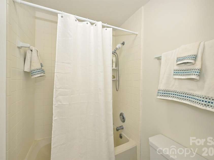 3131 Heathstead Place, Charlotte, NC 28210.  MLS# CAR4384029, YatesRealty ID 26970. 