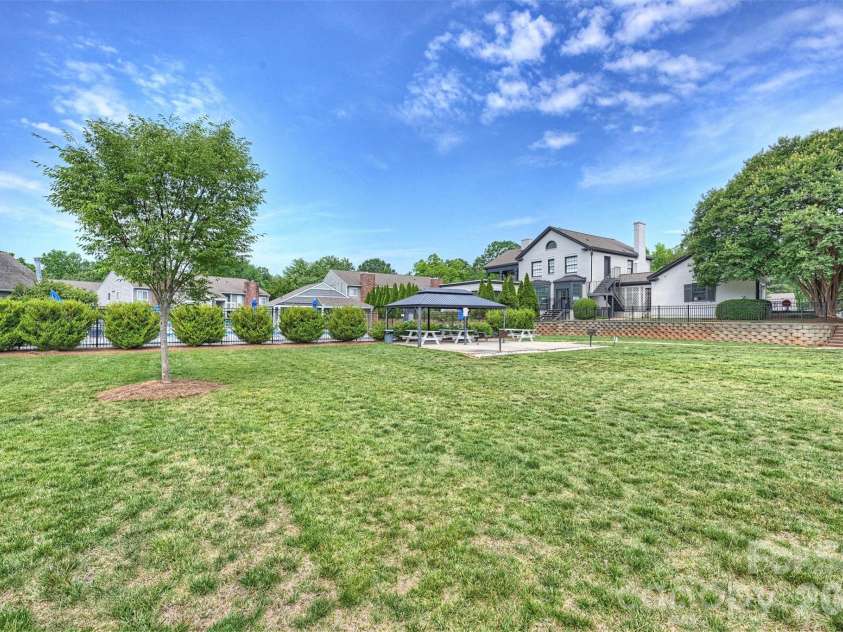 3131 Heathstead Place, Charlotte, NC 28210.  MLS# CAR4384029, YatesRealty ID 26970. 