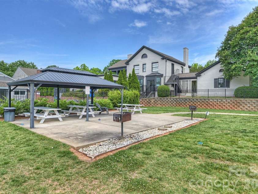 3131 Heathstead Place, Charlotte, NC 28210.  MLS# CAR4384029, YatesRealty ID 26970. 